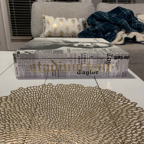 Taylor Swift VIP Reputation Box - Picture 8 of 11